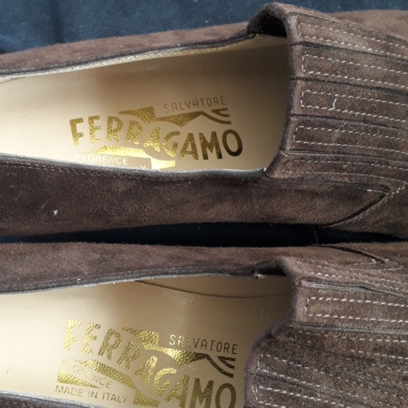 Salvatore Ferragamo Suede Pump - Picture 3 of 9
